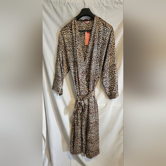 Lavenderi Other - NWT Lavenderi Women's XXL Satin Kimono Lounge Bathrobe Leopard Print